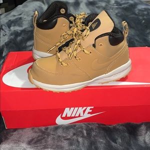 Boys Nike boots